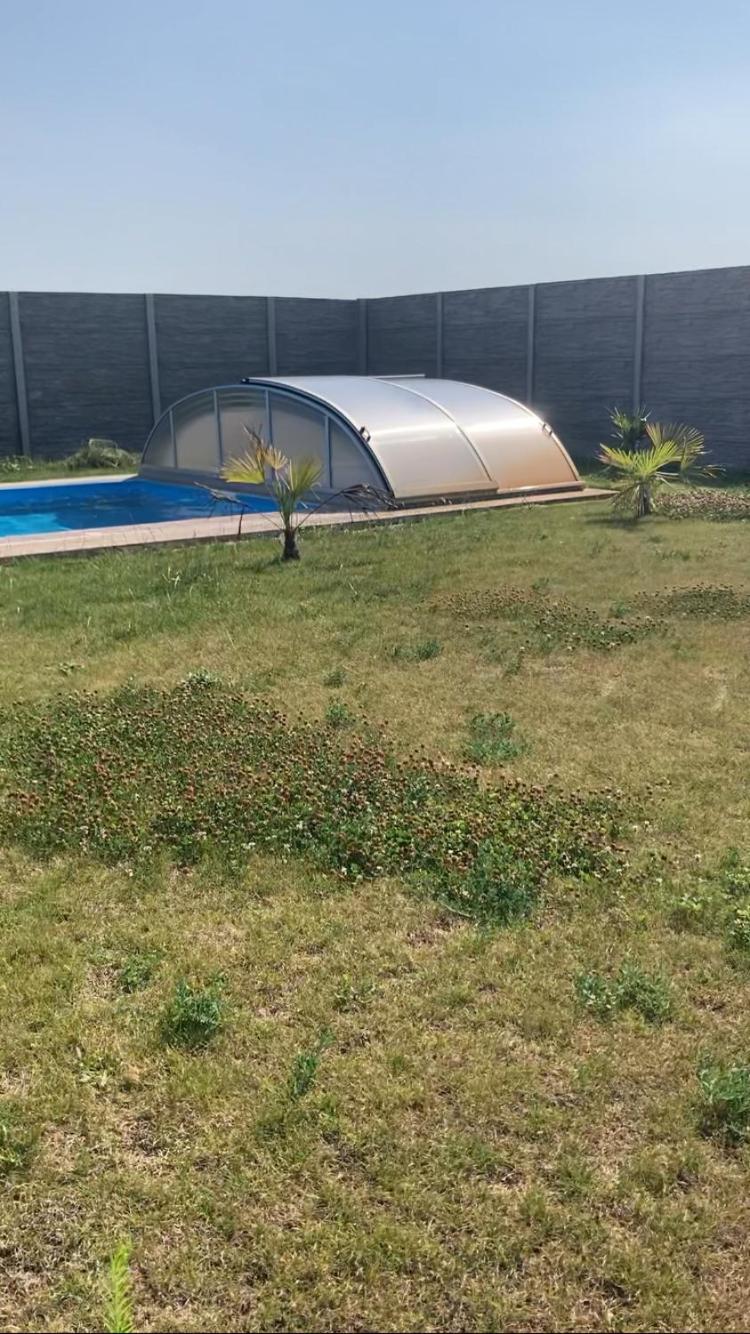 5 Izbovy Samostatny Stojaci Rodinny Dom S Podkrovim A Velkou Zahradou So Sezonnym Bazenom, Celorocnou Saunou A Virivkou-Momentalne Pokazena- Od Augusta Bude Nova Na Dovolenku A Oddych Topolniky Екстер'єр фото