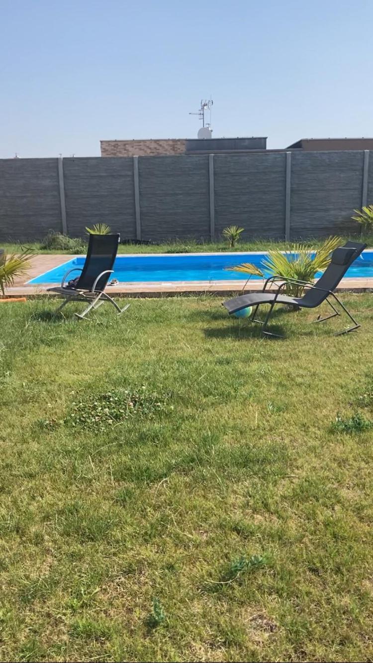 5 Izbovy Samostatny Stojaci Rodinny Dom S Podkrovim A Velkou Zahradou So Sezonnym Bazenom, Celorocnou Saunou A Virivkou-Momentalne Pokazena- Od Augusta Bude Nova Na Dovolenku A Oddych Topolniky Екстер'єр фото